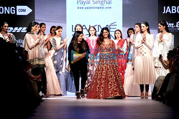 nimrat kaur walks for payal singhal at lakme fashion week 2015 2