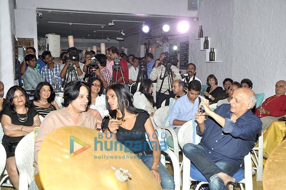 anu agarwal unveils her book with mahesh bhatt rahul roy 8