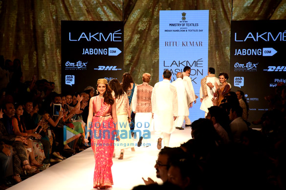 aditi rao hydari walks for ritu kumar at lakme fashion week 2015 6