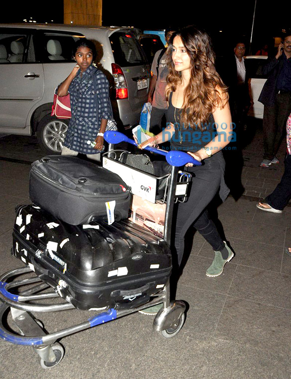 ileana dcruz snapped at the international airport 5