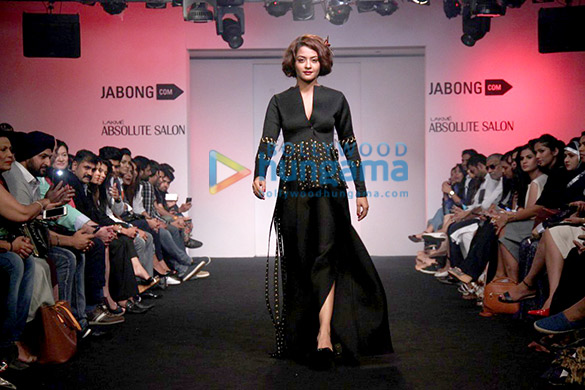 surveen chawla walks the ramp for tanieya khanuja at the lakme fashion week 2015 4
