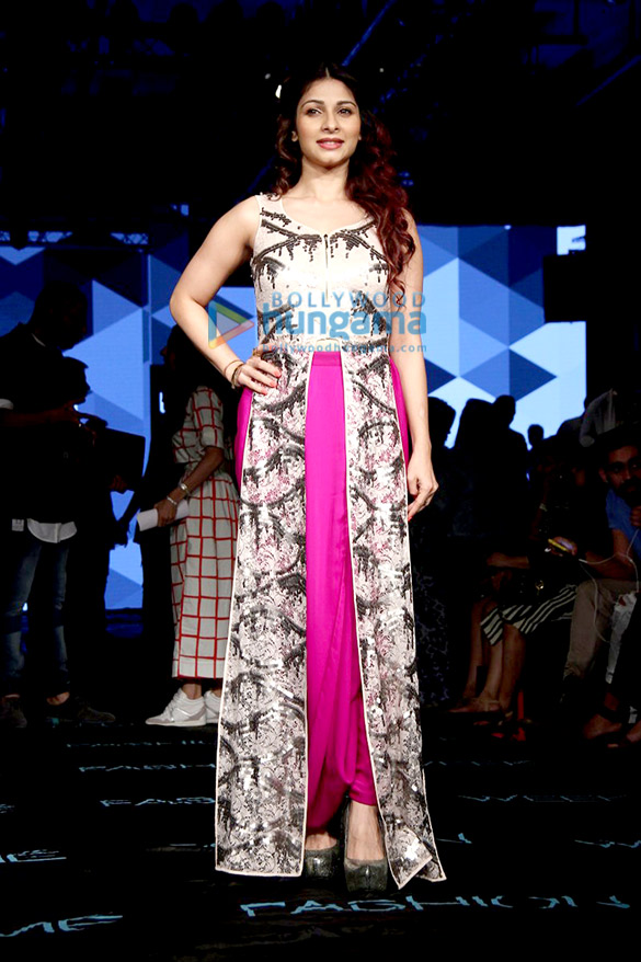 tamannaah bhatia nishka lulla walk the ramp for neeta lulla at the lakme fashion week 2015 12