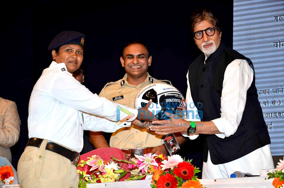 amitabh bachchan supports mumbai traffic polices road safety initiative 4