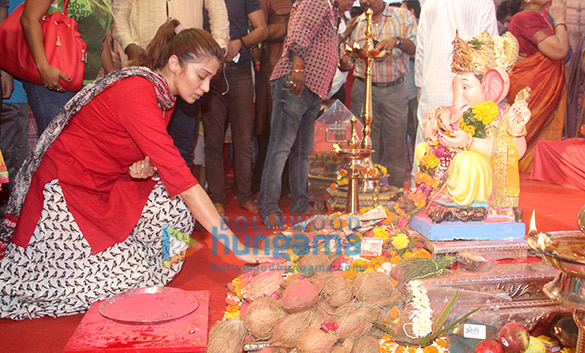 raai laxmi visits andheri cha raja ganpati 6