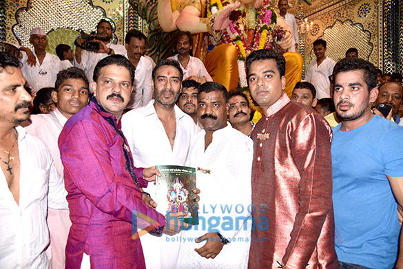 sanjay dutt ajay devgn visit lalbaugcha raja 7