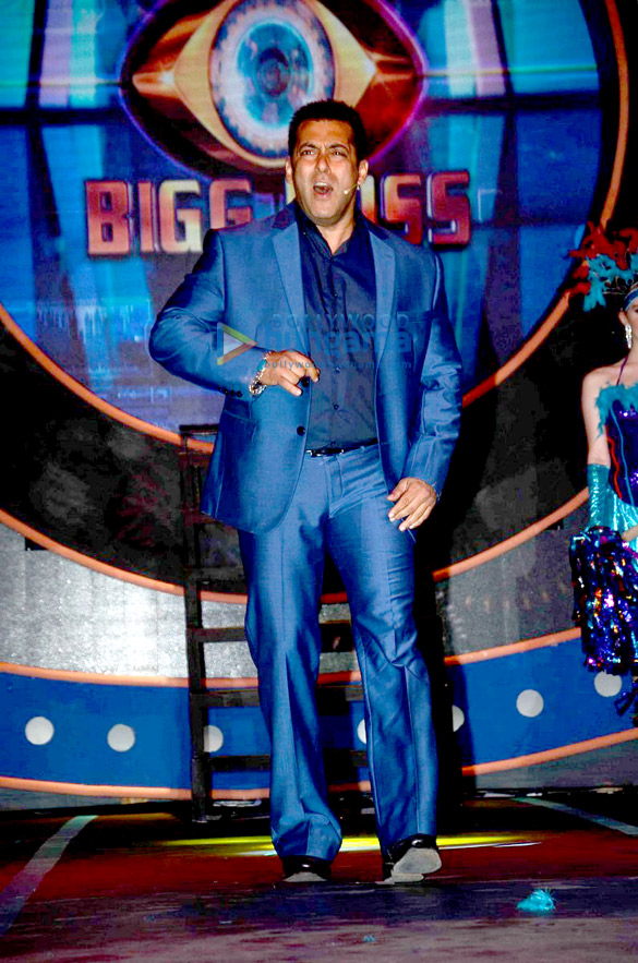salman khan launches bigg boss double trouble 3