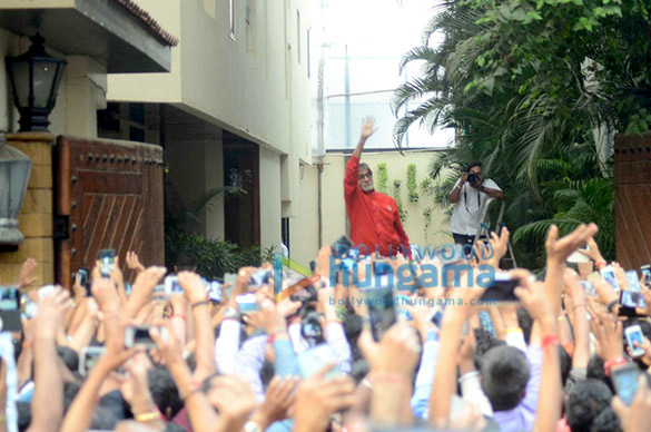 amitabh bachchan meets his fans on a routine sunday 2