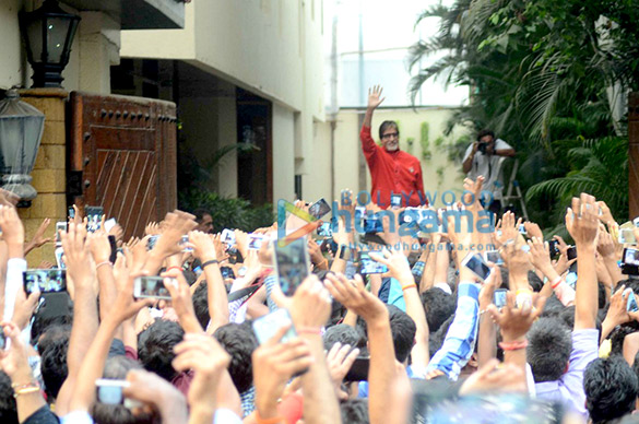 amitabh bachchan meets his fans on a routine sunday 3