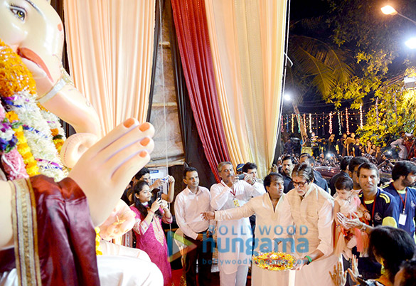 amitabh bachchan visits 160 years old mankeshwar mandir in byculla 3