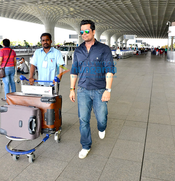 vikram singh spotted at mumbai international airport 4