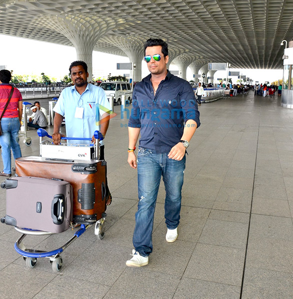 vikram singh spotted at mumbai international airport 5