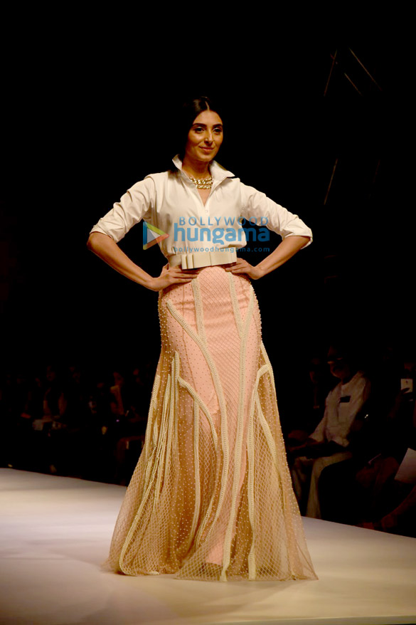 pernia qureshi walks the ramp at the india fashion week 2015 3