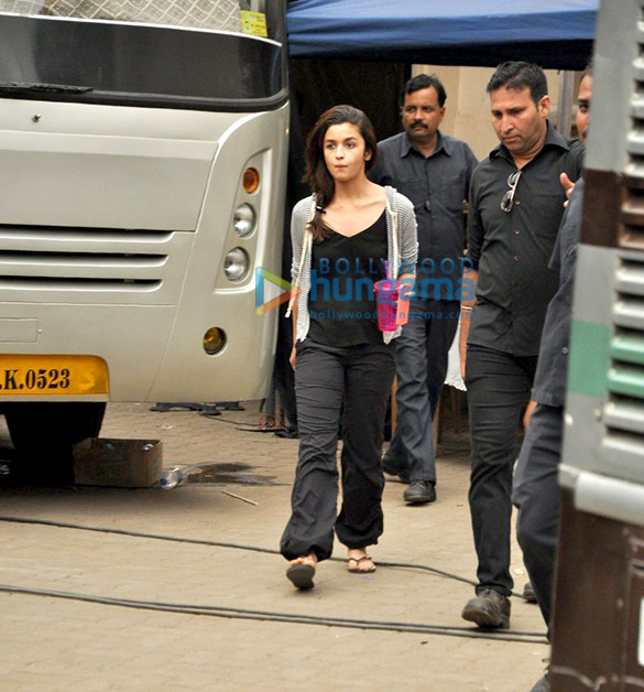 alia bhatt snapped in bandra at mehboob studio 6