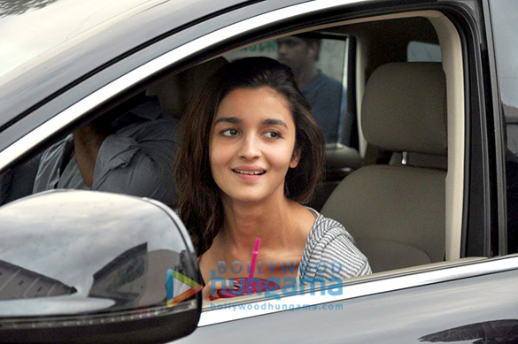 alia bhatt snapped in bandra at mehboob studio 8