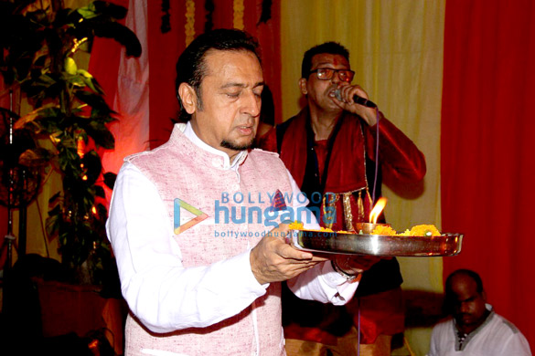 celebs grace sanjay guptas mata ki chowki 9