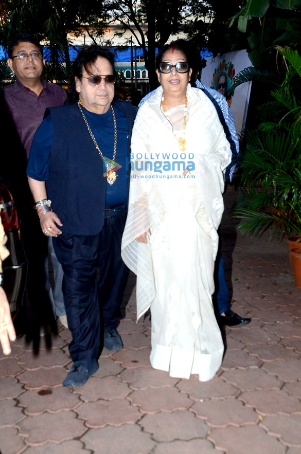 celebs attend ravindra jains prayer meet 5