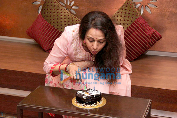 hema malini celebrates her birthday with media 5