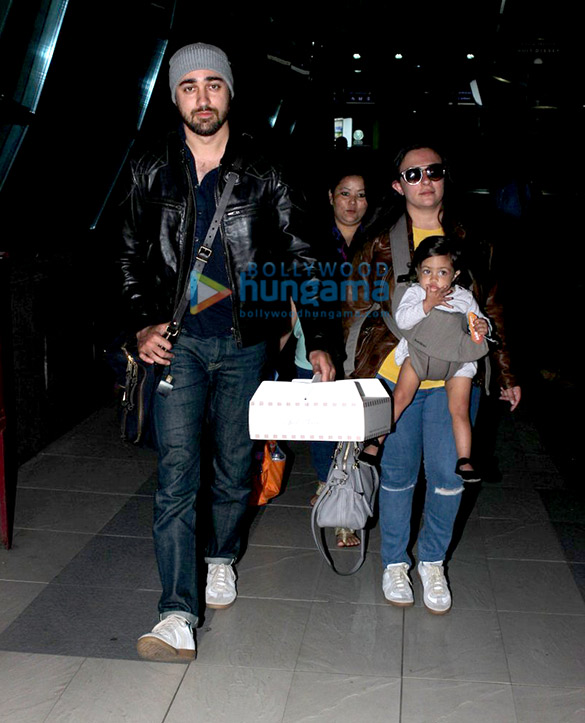 imran khan avantika malik khan snapped with their kid at the airport 4