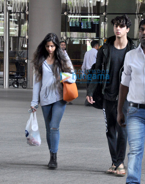 aryan khan suhana khan snapped on their way back from london 4