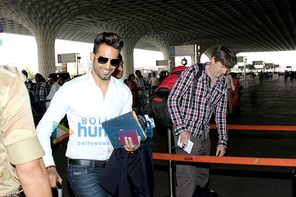 karishma tanna upen patel spotted at the international airport 7