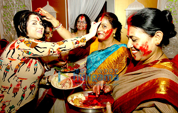 misti mukherjee participates in sindur khela celebrations 7