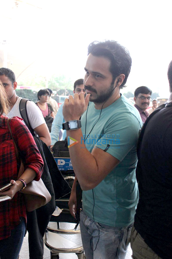 emraan hashmi snapped at the domestic airport 6