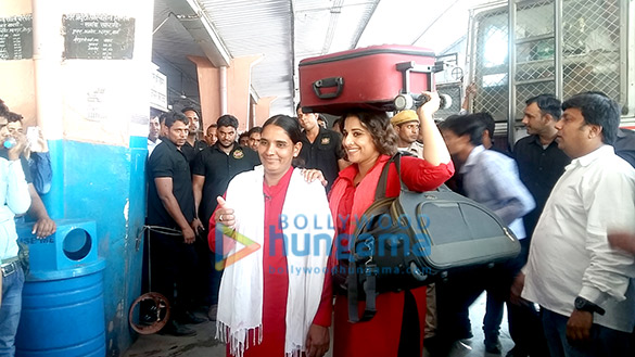 vidya balan turns coolie for a day 6