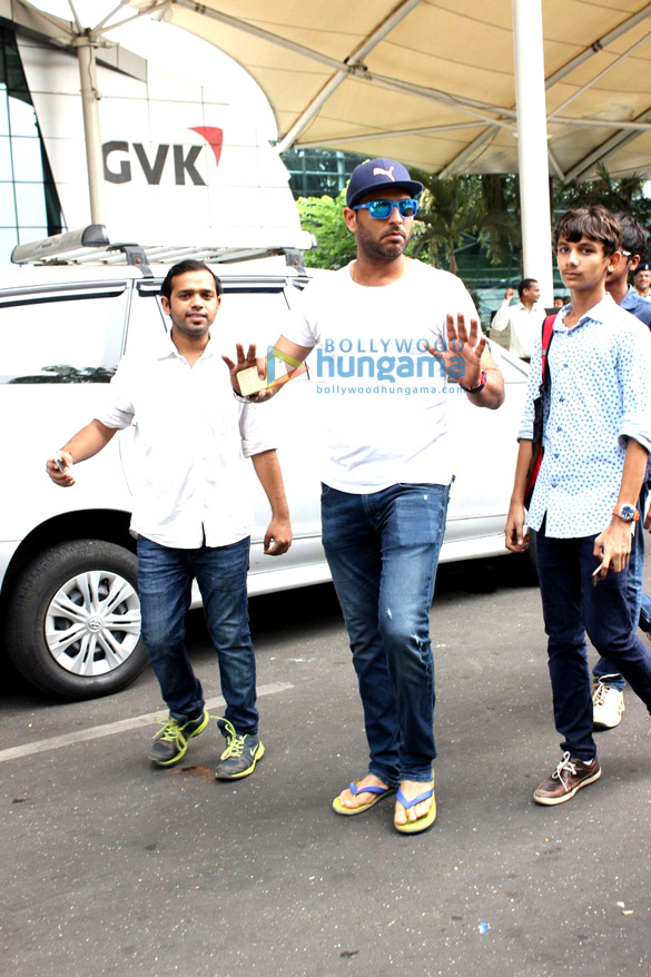 yuvraj singh snapped at the domestic airport 5