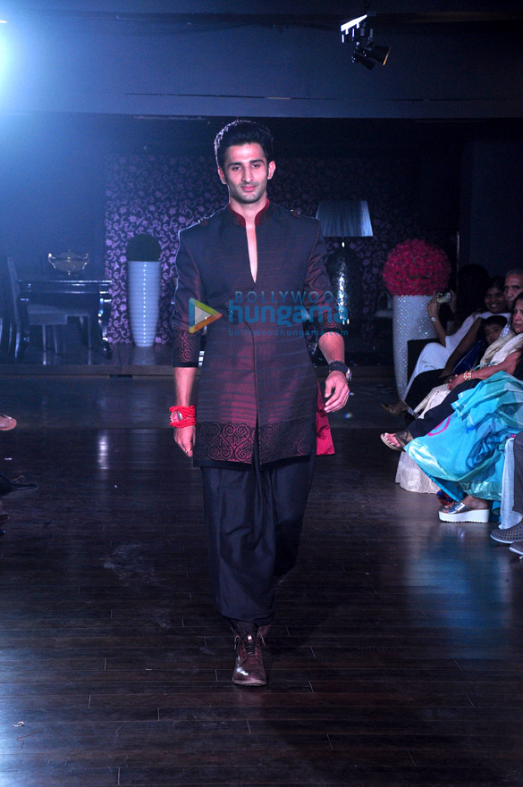 zayed khan nevaan nigam at the launch of madhurima nigams menswear indiyskyie for abhd 6
