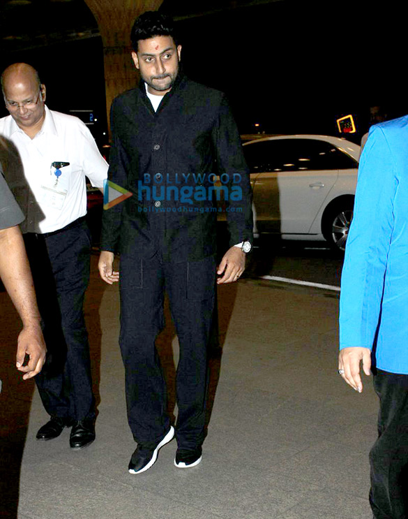 abhishek bachchan snapped leaving for london to meet aishwarya rai bachchan on karva chauth 3