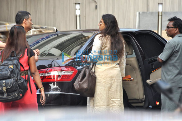 vidya balan snapped with sujoy ghosh post coffee meet 8