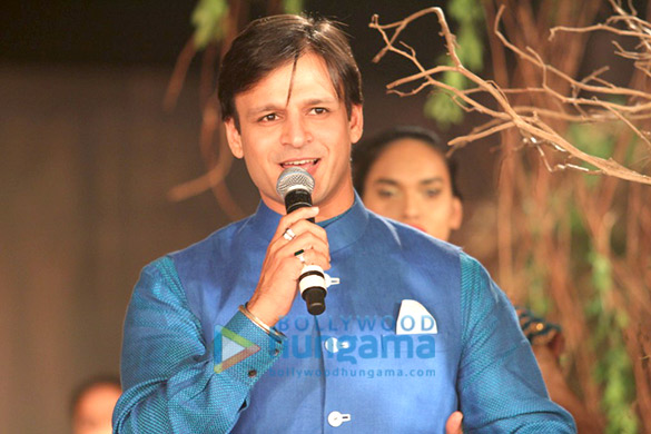 vivek oberoi walks the ramp for cancer patients aid association 7