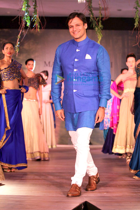 vivek oberoi walks the ramp for cancer patients aid association 8