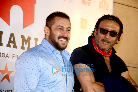 salman khan saif ali khan and other celebs grace the closing ceremony of mami 11