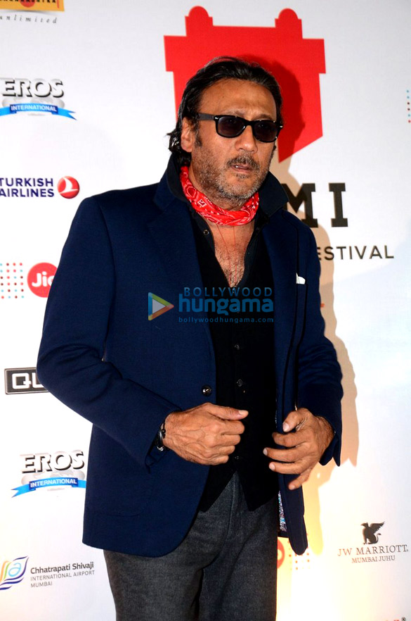 salman khan saif ali khan and other celebs grace the closing ceremony of mami 27