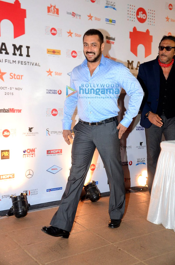 salman khan saif ali khan and other celebs grace the closing ceremony of mami 12