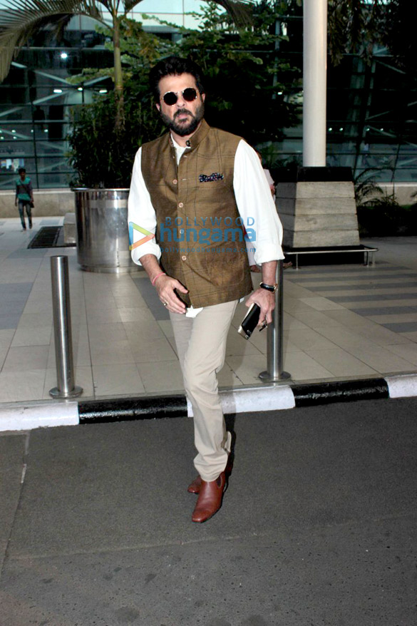 akshay kumar abhishek bachchan anil kapoor and others snapped at the domestic airport 5