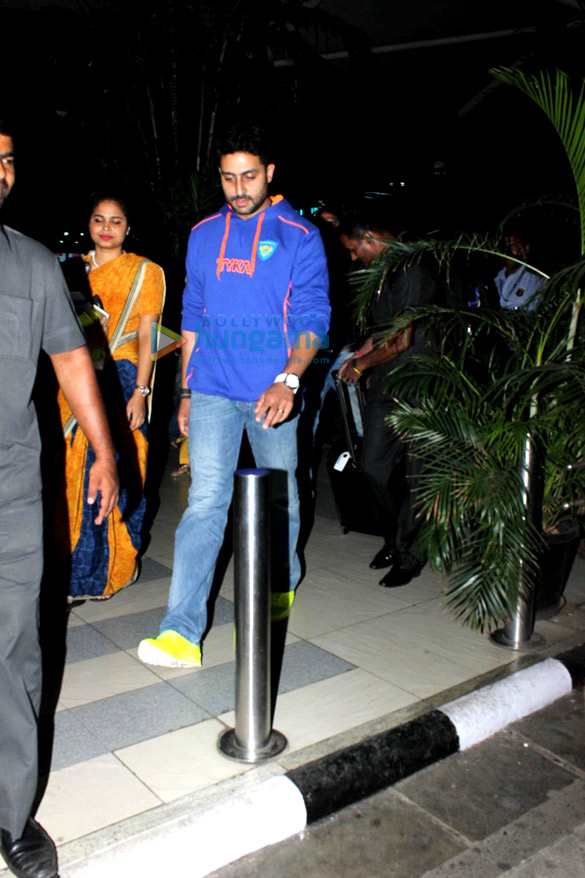 akshay kumar abhishek bachchan anil kapoor and others snapped at the domestic airport 4