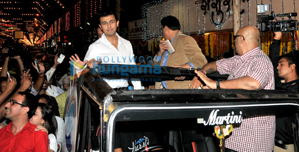 sonu nigam joins a cleanliness awareness drive 8