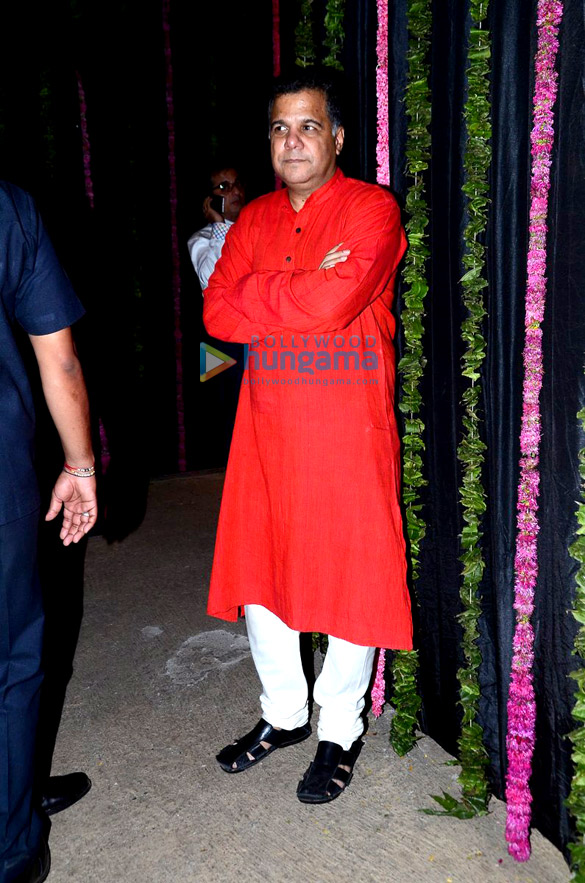 celebs grace amitabh bachchans diwali bash at jalsa 31