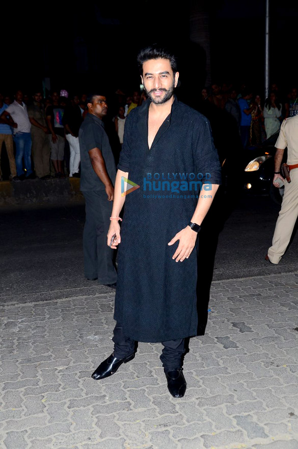 celebs grace amitabh bachchans diwali bash at jalsa 41
