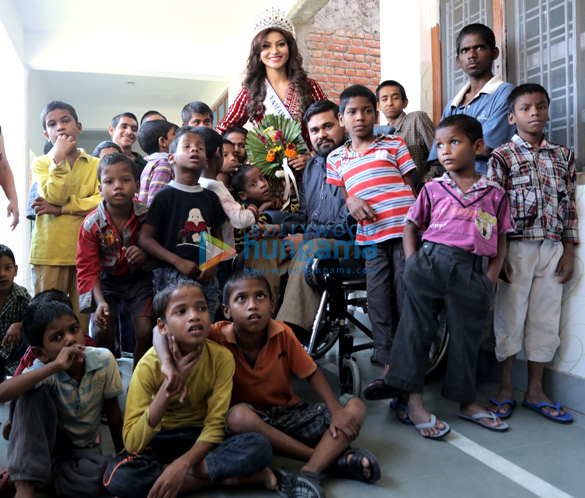 urvashi rautela celebrates childrens day at an orphanage home 3