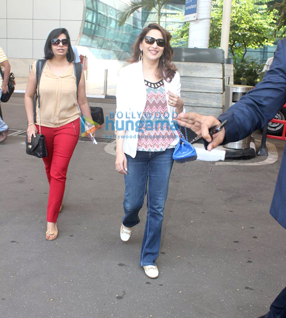 hrithik roshan kajol madhuri dixit and others snapped at the domestic airport 4