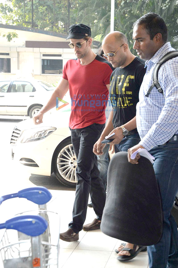 hrithik roshan kajol madhuri dixit and others snapped at the domestic airport 2