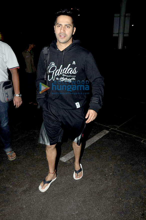 varun dhawan snapped leaving for goa 5