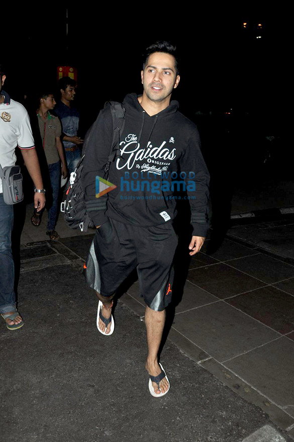 varun dhawan snapped leaving for goa 2