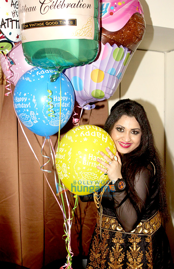 misti mukherjee celebrates her birthday with family friends 8