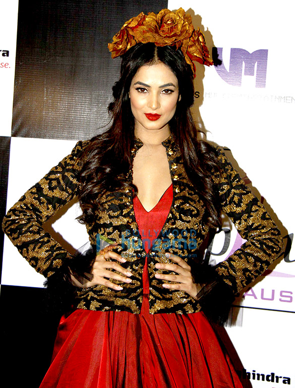 sonal chauhan madhurima tuli and others walk the ramp to support access life ngo 8