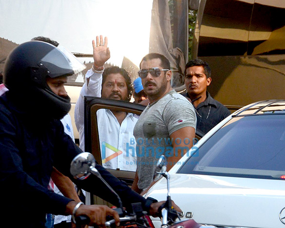 salman khan snapped at mehboob studio in bandra 2