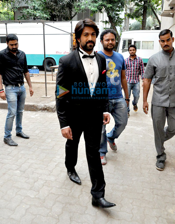 south superstar yash snapped at a photoshoot in mumbai 6